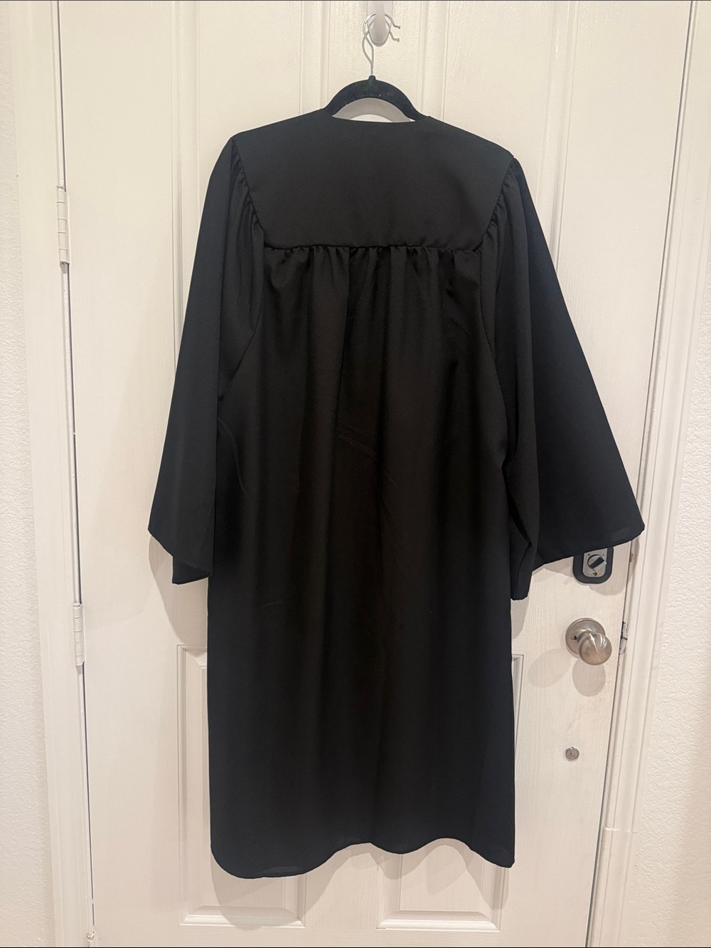 Graduation gown in size small - Picture 6 of 6